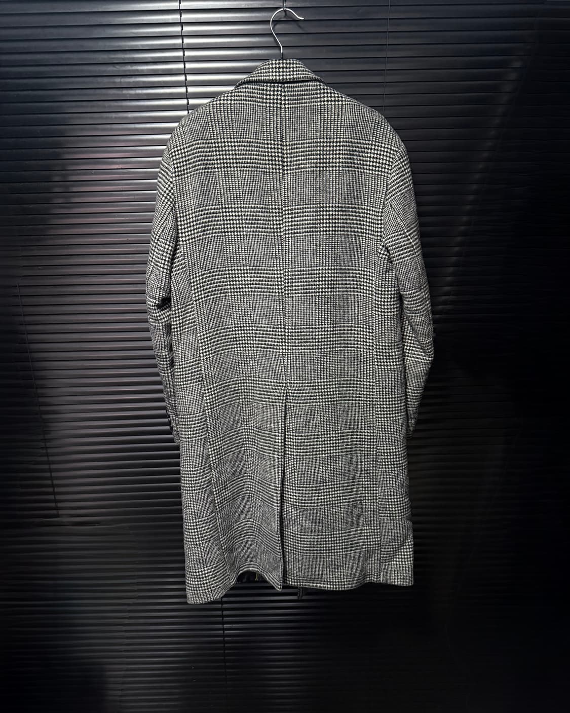 버튼 서울 하운드 체크 피크드 카라 더블 울 코트 48 미니멀  상품이미지4