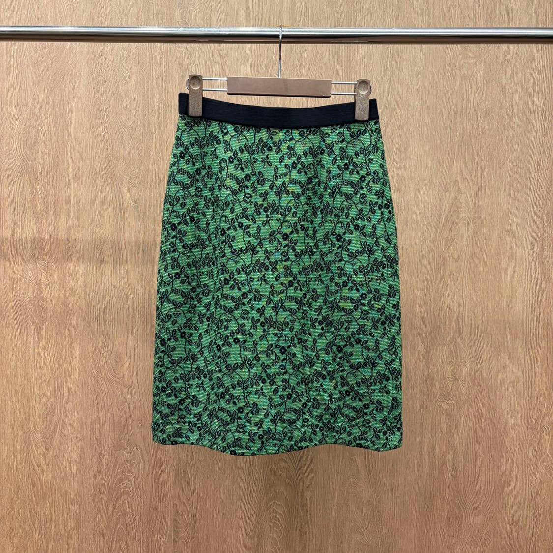 입생로랑 울 니트 스커트 블랙 플로럴 자카드 패턴 허리 밴딩 디테일 그린 상품이미지3