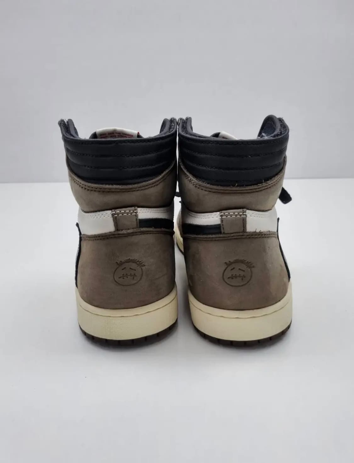 나이키 x 트래비스 스캇 에어 조던 1 하이 OG 상품이미지4