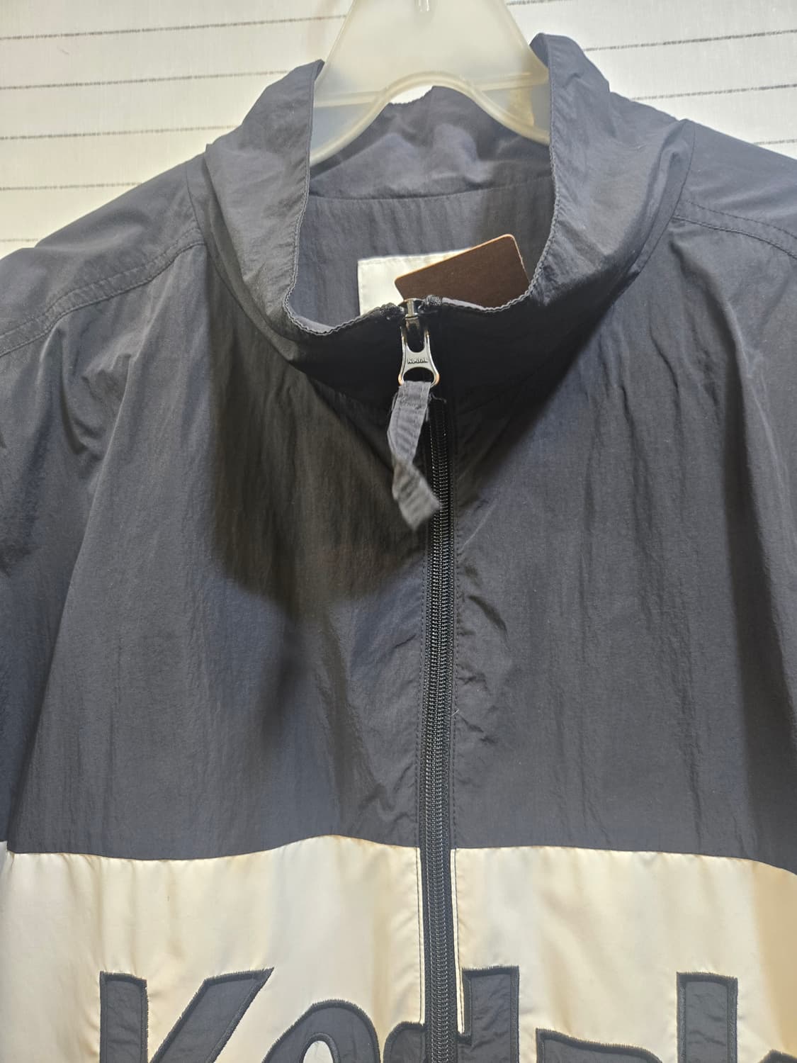 코닥 우븐 블랙 빅로고 짚업자컷 상품이미지2