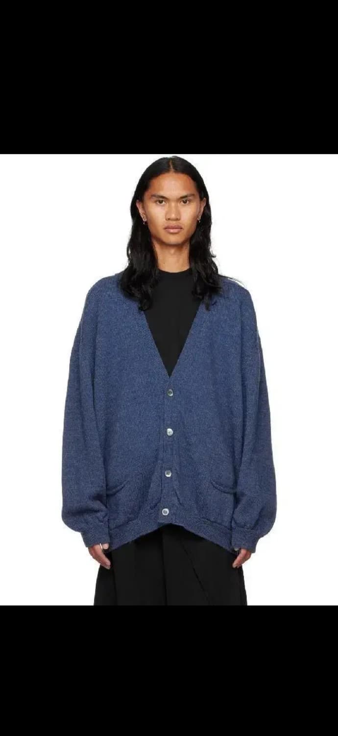 마리아노 MAGLIANO 로고 자카드 브이넥 울 가디건 블루 상품이미지5