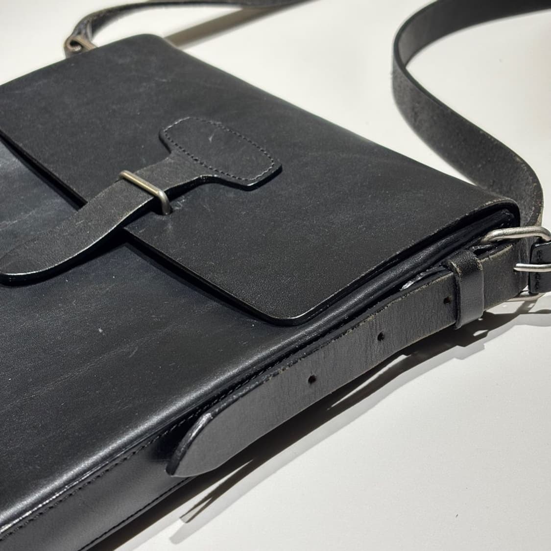 드리스 반 노튼 레더 크로스백 상품이미지2