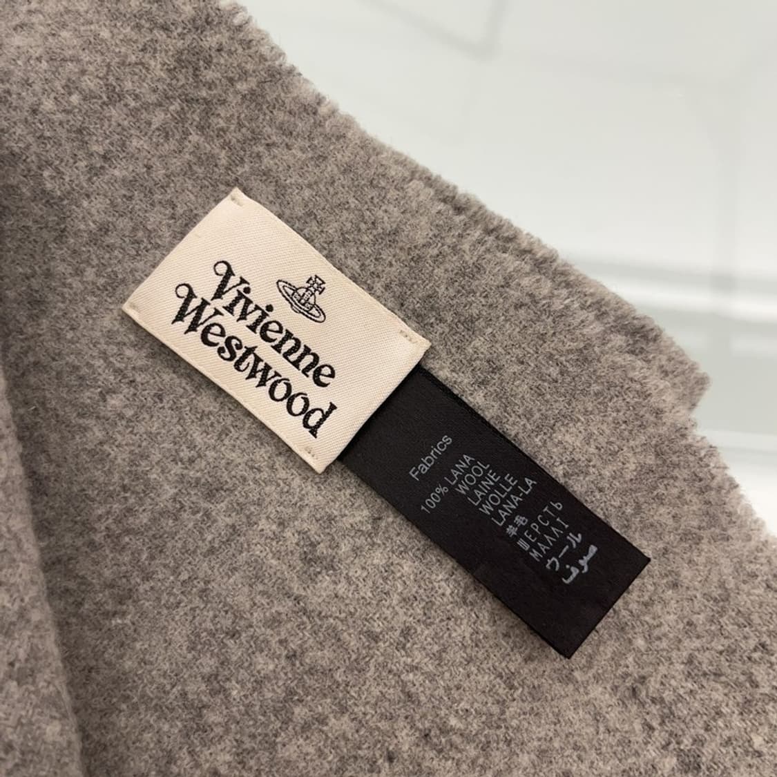 비비안 웨스트우드 모던 시크 오브 목도리 C08554 상품이미지3