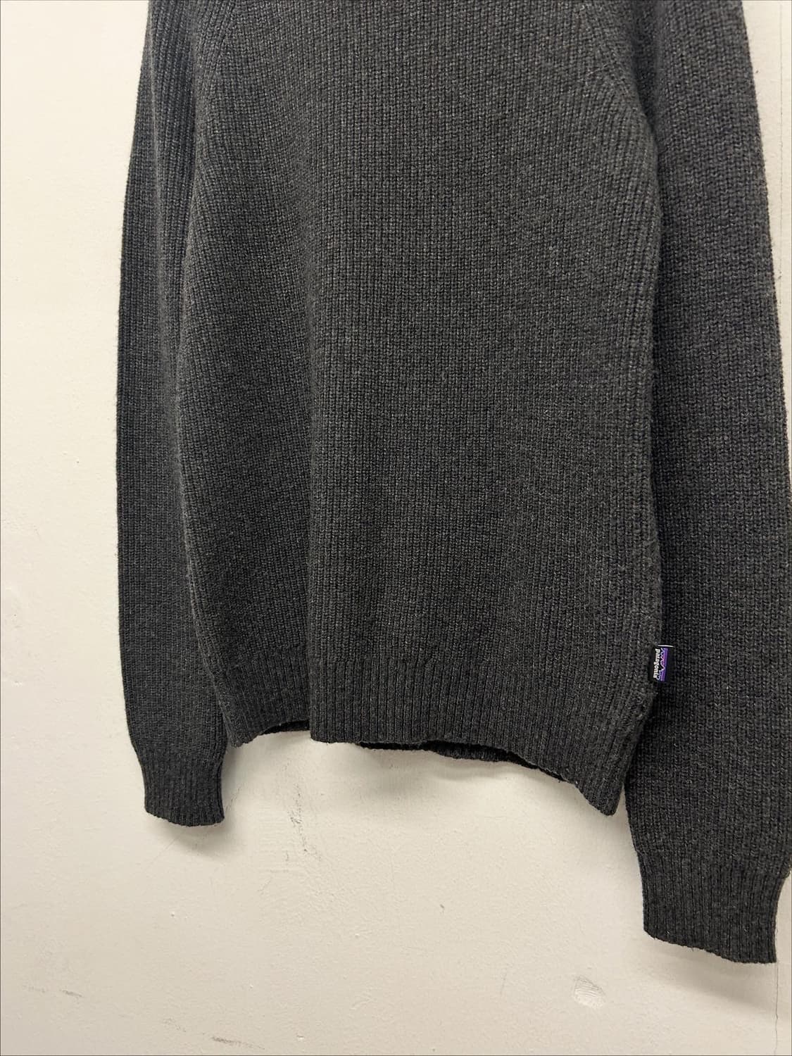 파타고니아 차콜그레이 니트 스웨터 상품이미지3