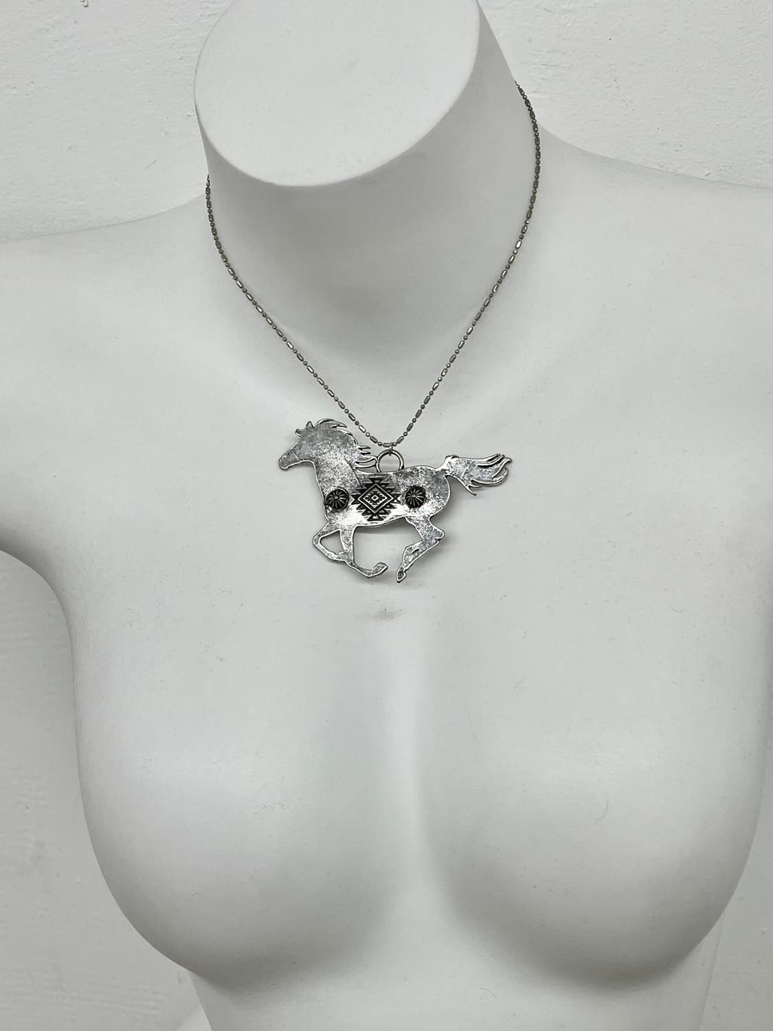 에스닉 홀스 네크리스 상품이미지1