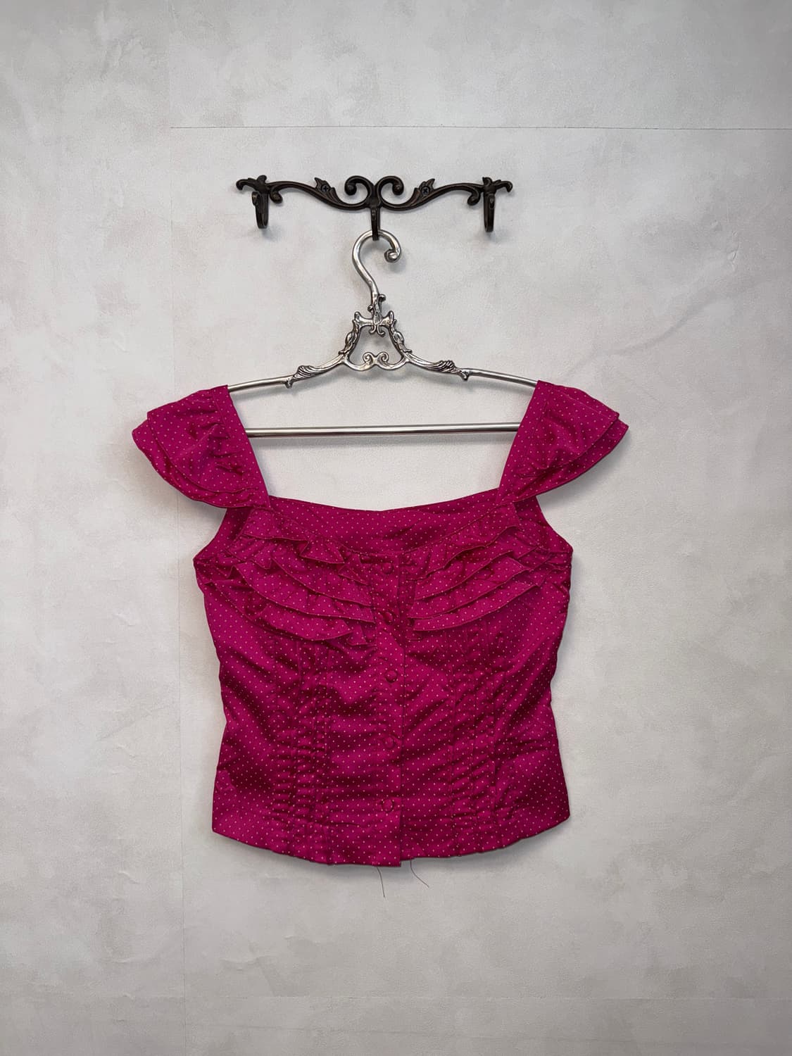 Vivid hot pink dot satin frill 오프숄더 블라우스 상품이미지1