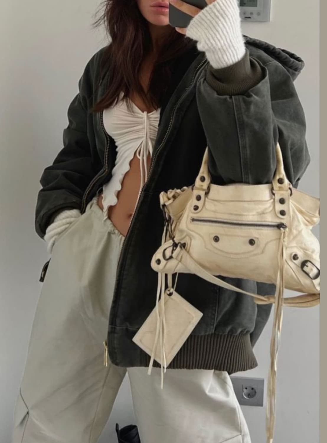 [A+ 정품] 발렌시아가 시티 모터백 퍼스트 다크그레이 상품이미지8