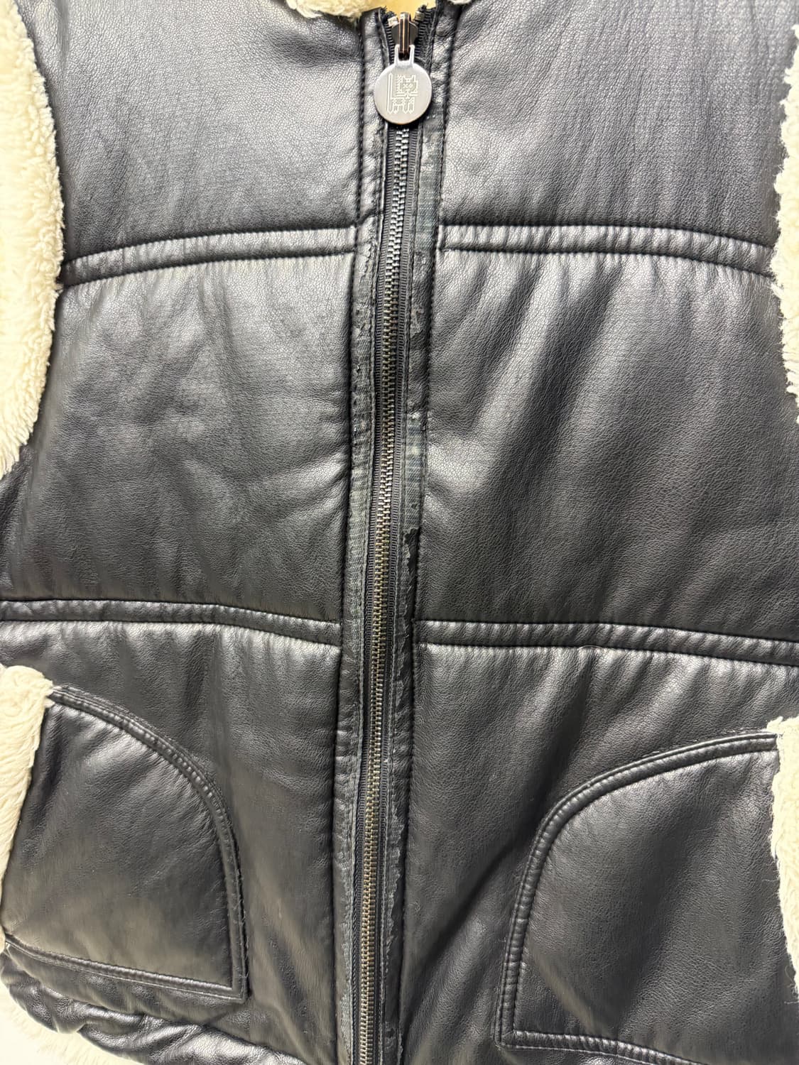 정품) O2ND 오즈세컨 한섬 오버핏 리버시블 양면 가죽 양털 조끼 82 상품이미지3