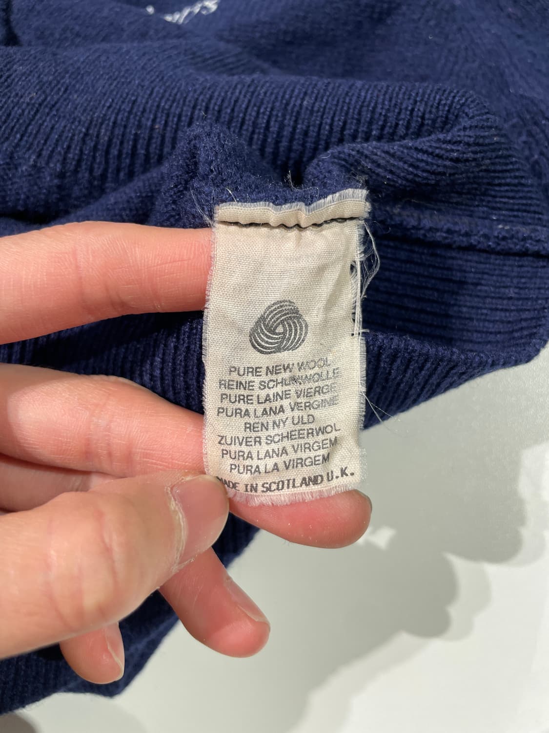 버버리 네이비 기마로고 V넥 울 니트 상품이미지8