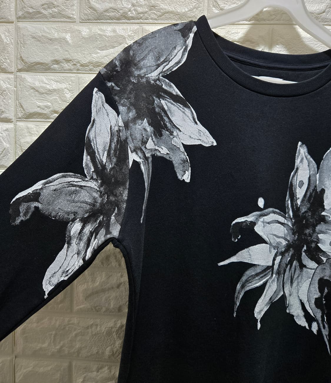 자라 아트 플라워 프린팅 맨투맨 95~100 상품이미지4