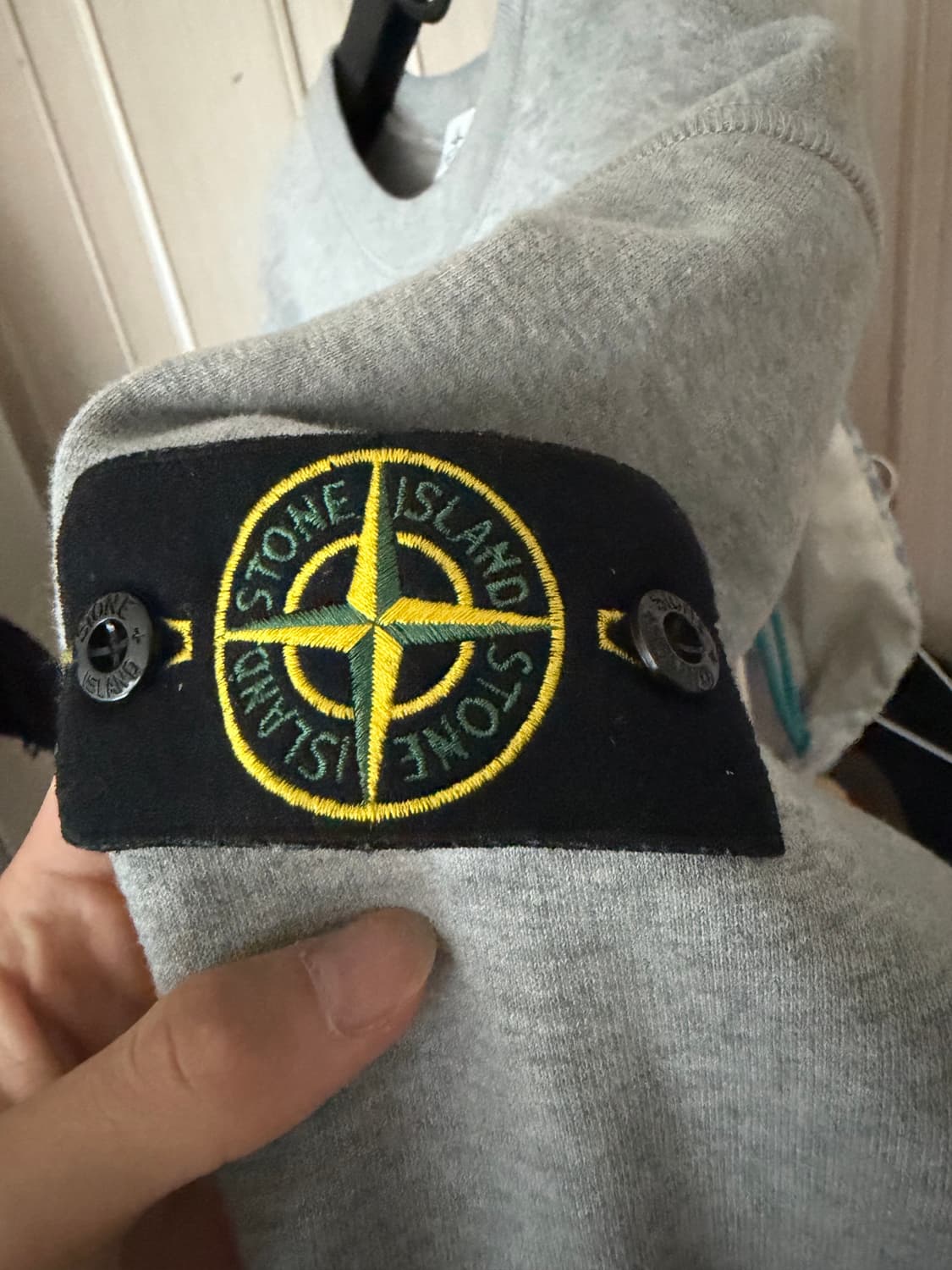 스톤아일랜드 그레이 맨투맨 신형 새상품급 상품이미지2