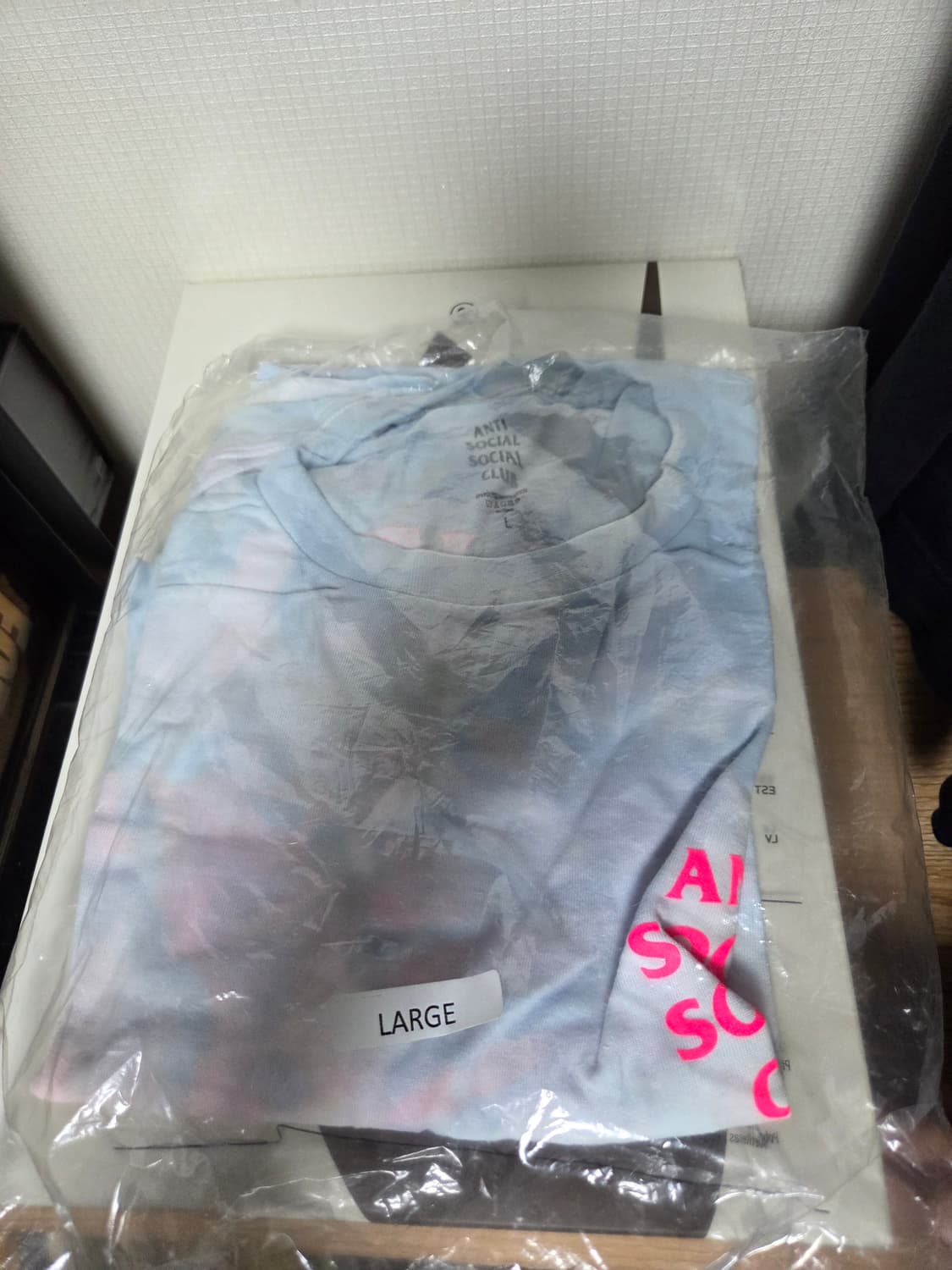 [L] 안티소셜클럽 ASSC LSD 티셔츠 화이트 핑크 상품이미지1