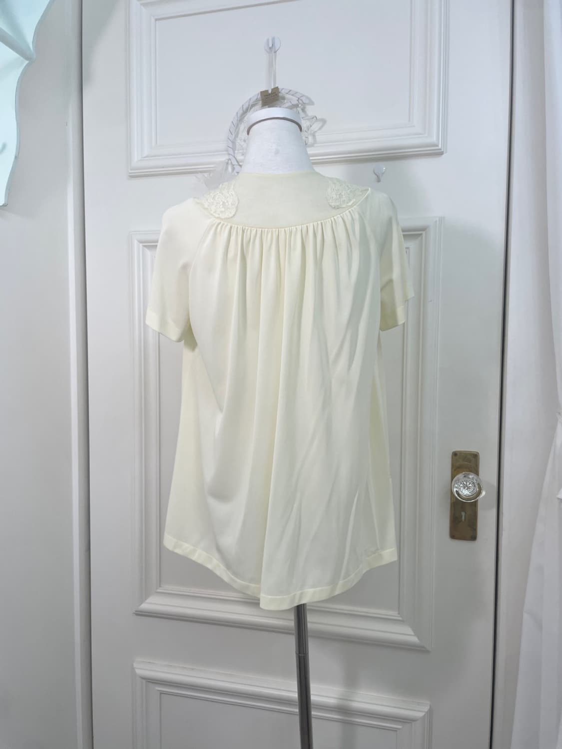 light yellow lace embroidery half blouse 상품이미지3