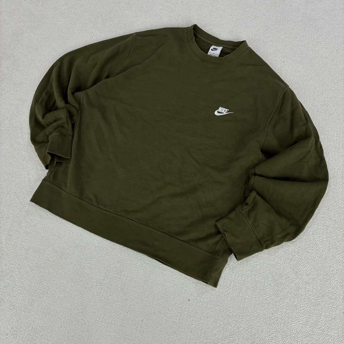 나이키 스우시 올리브 맨투맨  상품이미지1