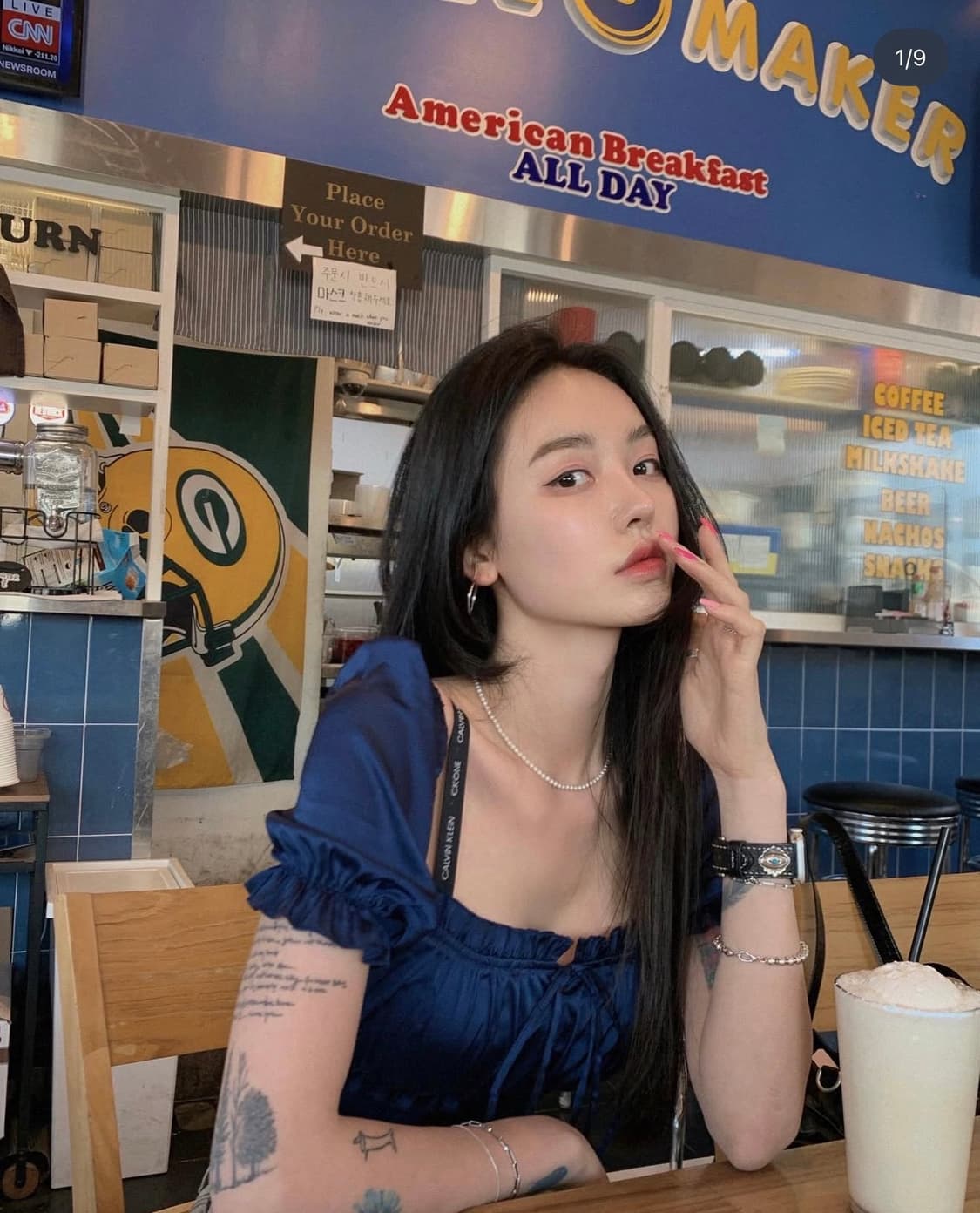 페일제이드 새틴 퍼프 블라우스 네이비  상품이미지2