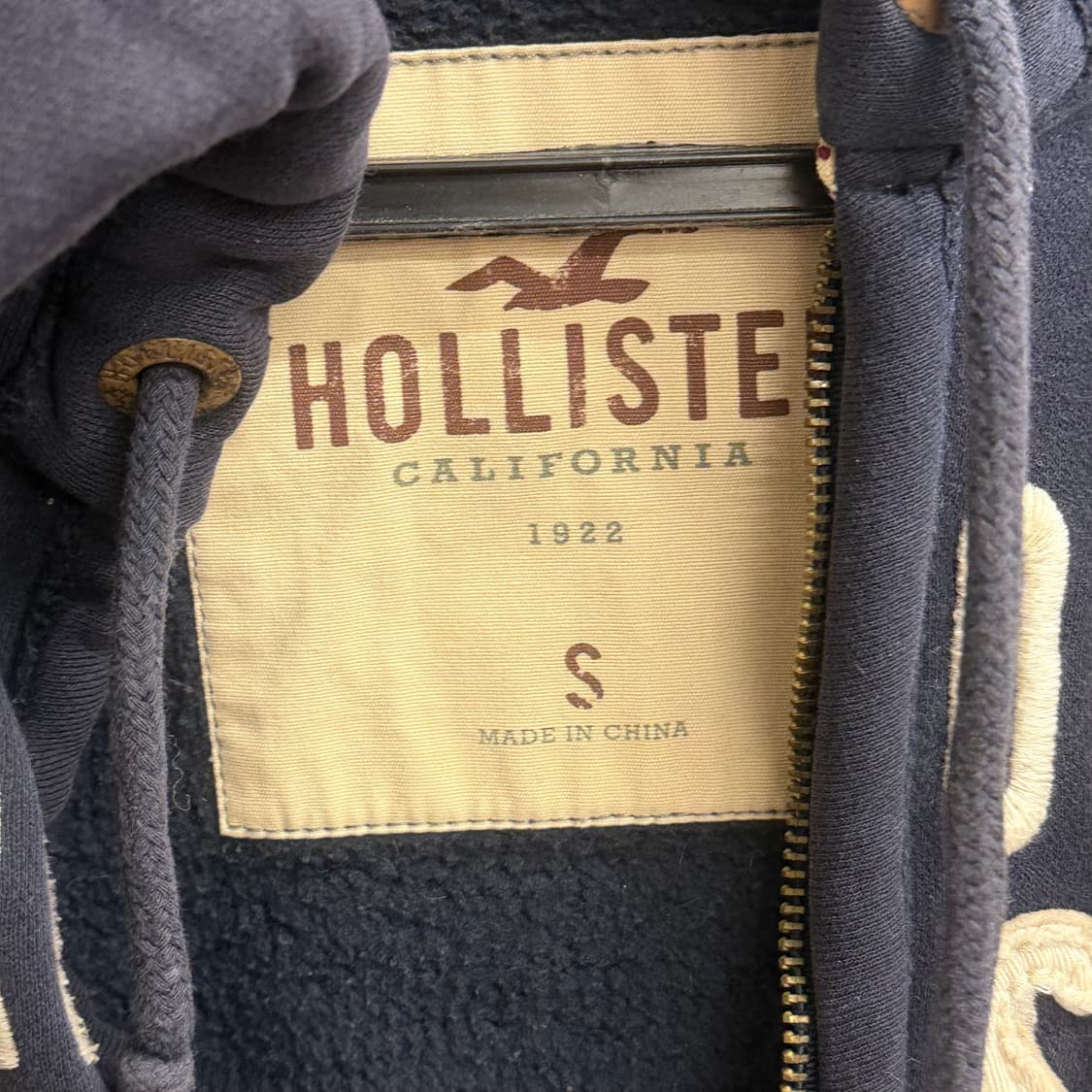홀리스터 네이비 폰트 후드집업 S 상품이미지2