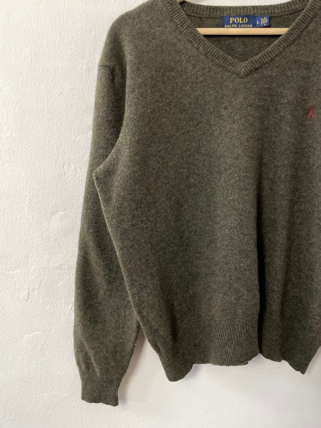 폴로 브이넥 니트  상품이미지3