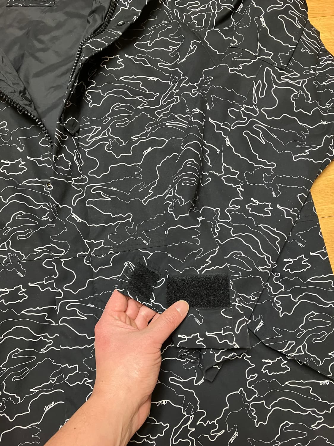 자라 검정 패턴 바람막이 XL 상품이미지5