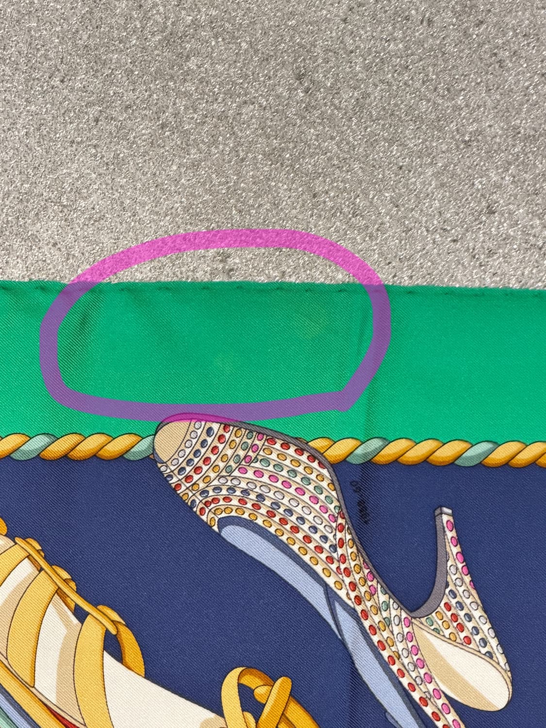 페라가모 빈티지 실크 스카프 슈즈 프린트 멀티컬러 상품이미지6