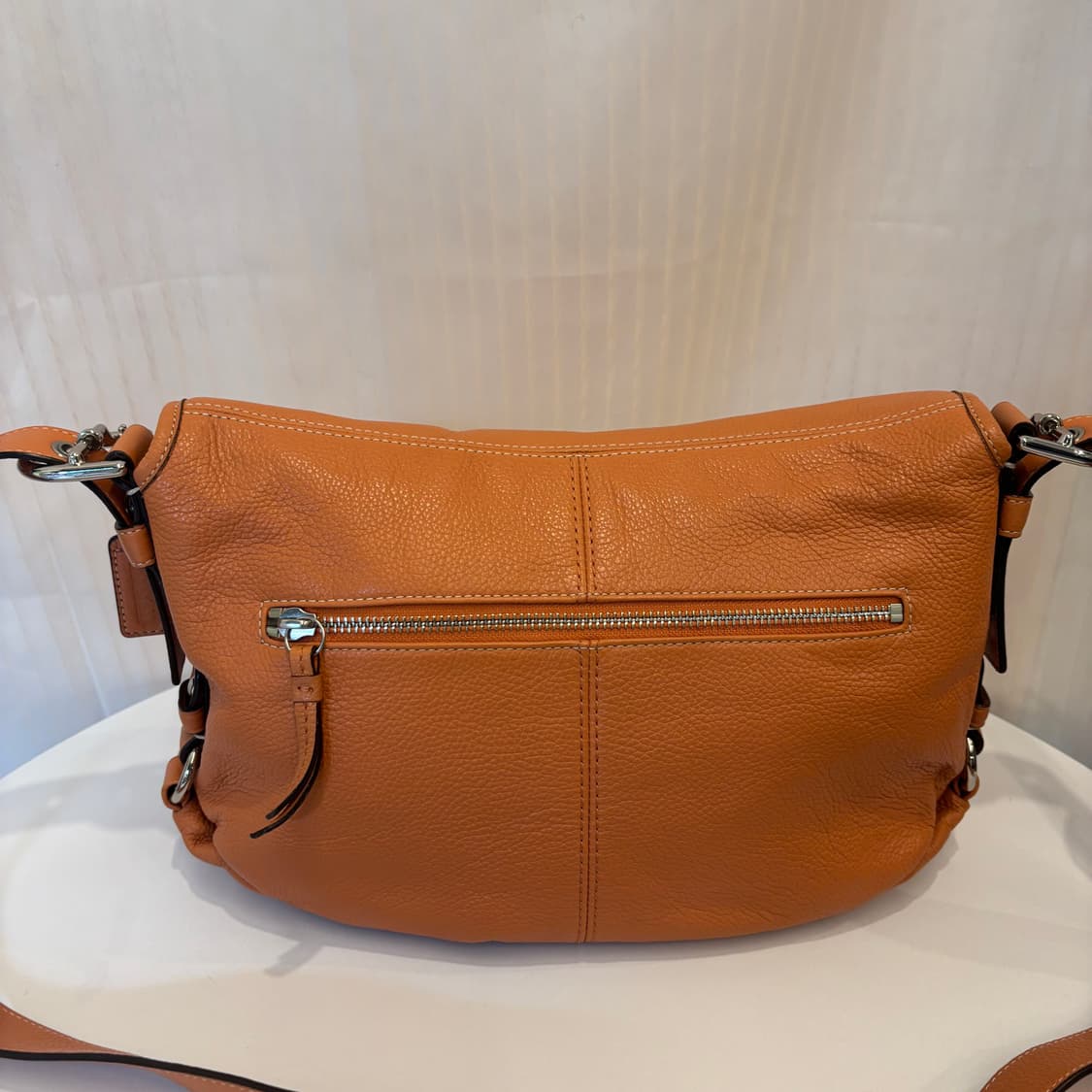 정품 코치 가죽 반달 크로스백     상품이미지6