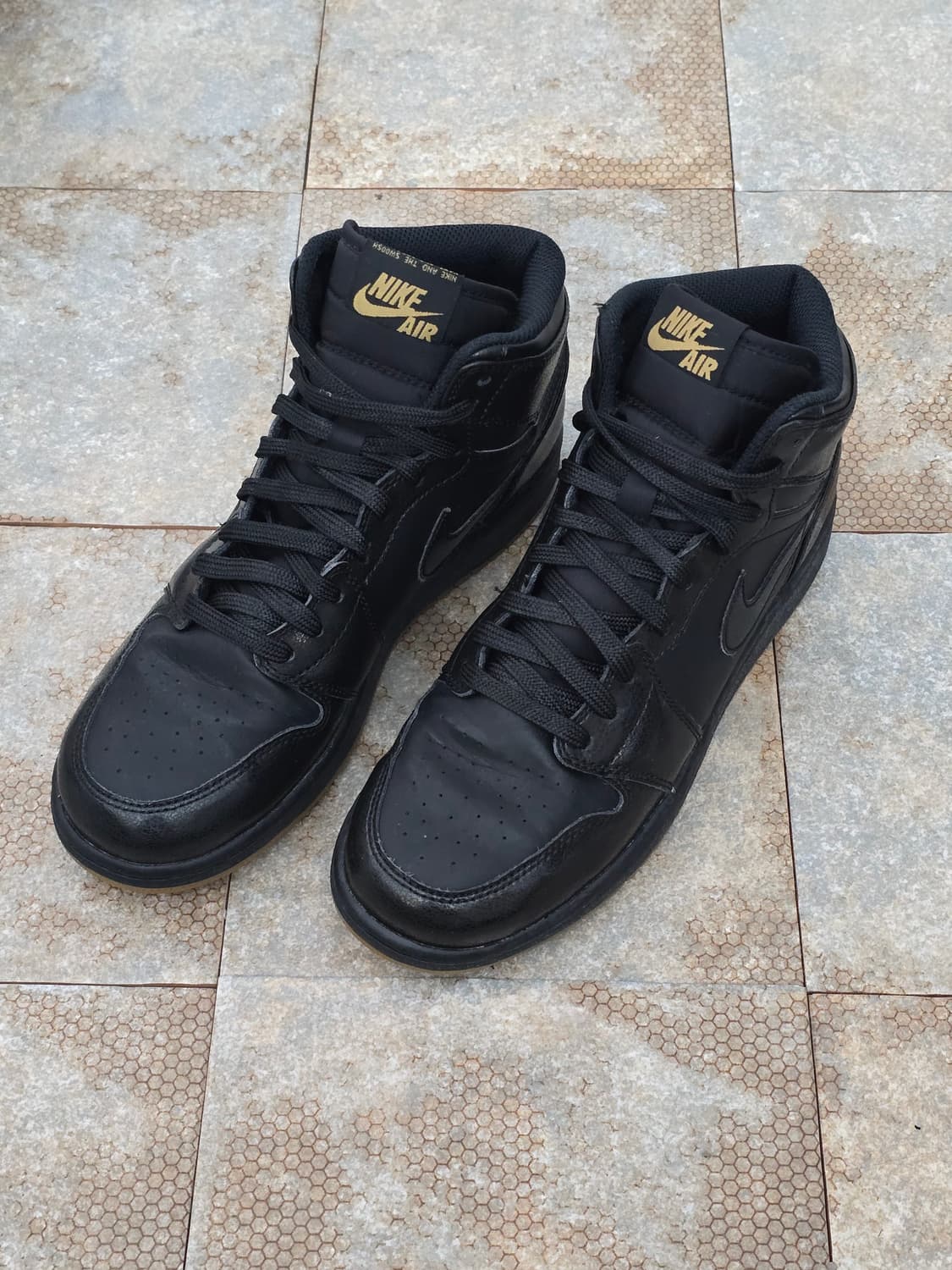 (250)나이키 조던 1 레트로 하이 블랙 검 스니커즈 상품이미지1