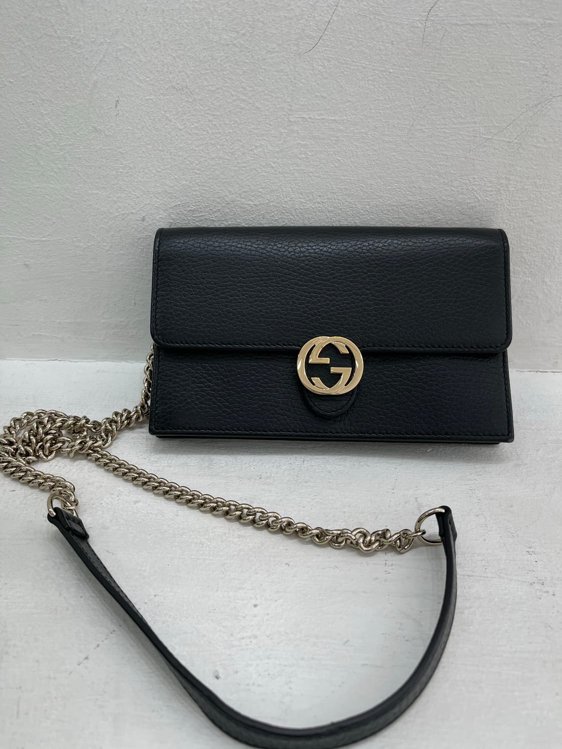 구찌 인터로킹 GG 체인 월렛 블랙 상품이미지1