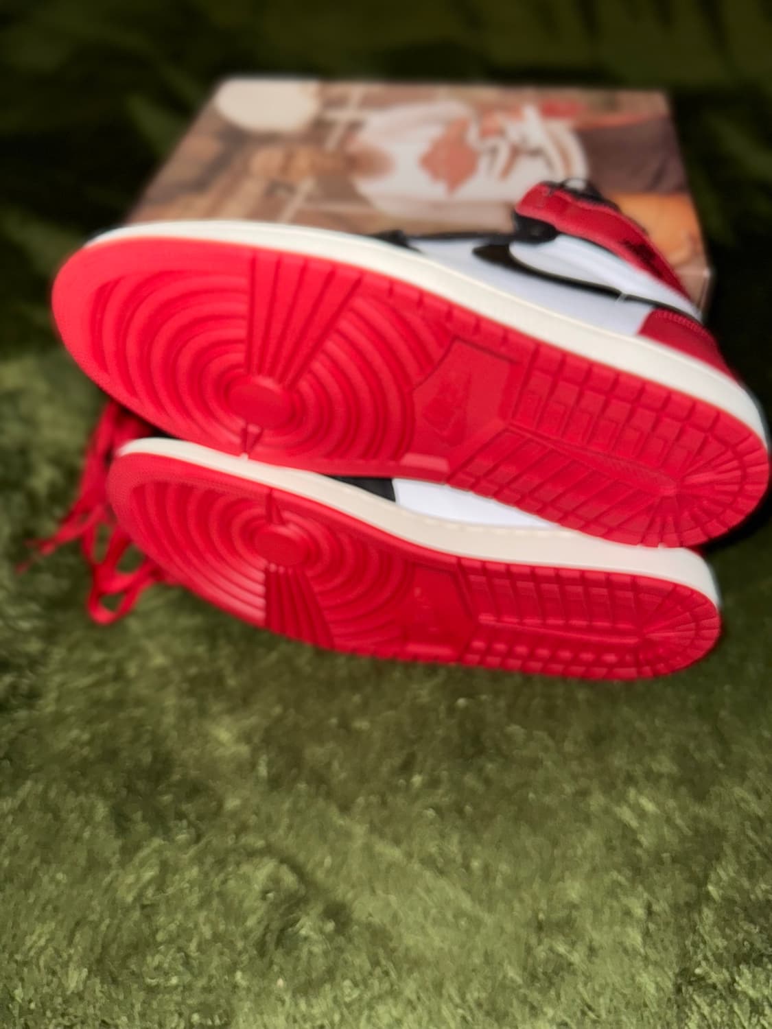 [300] 조던 1 레트로 하이 OG 블랙토 상품이미지7