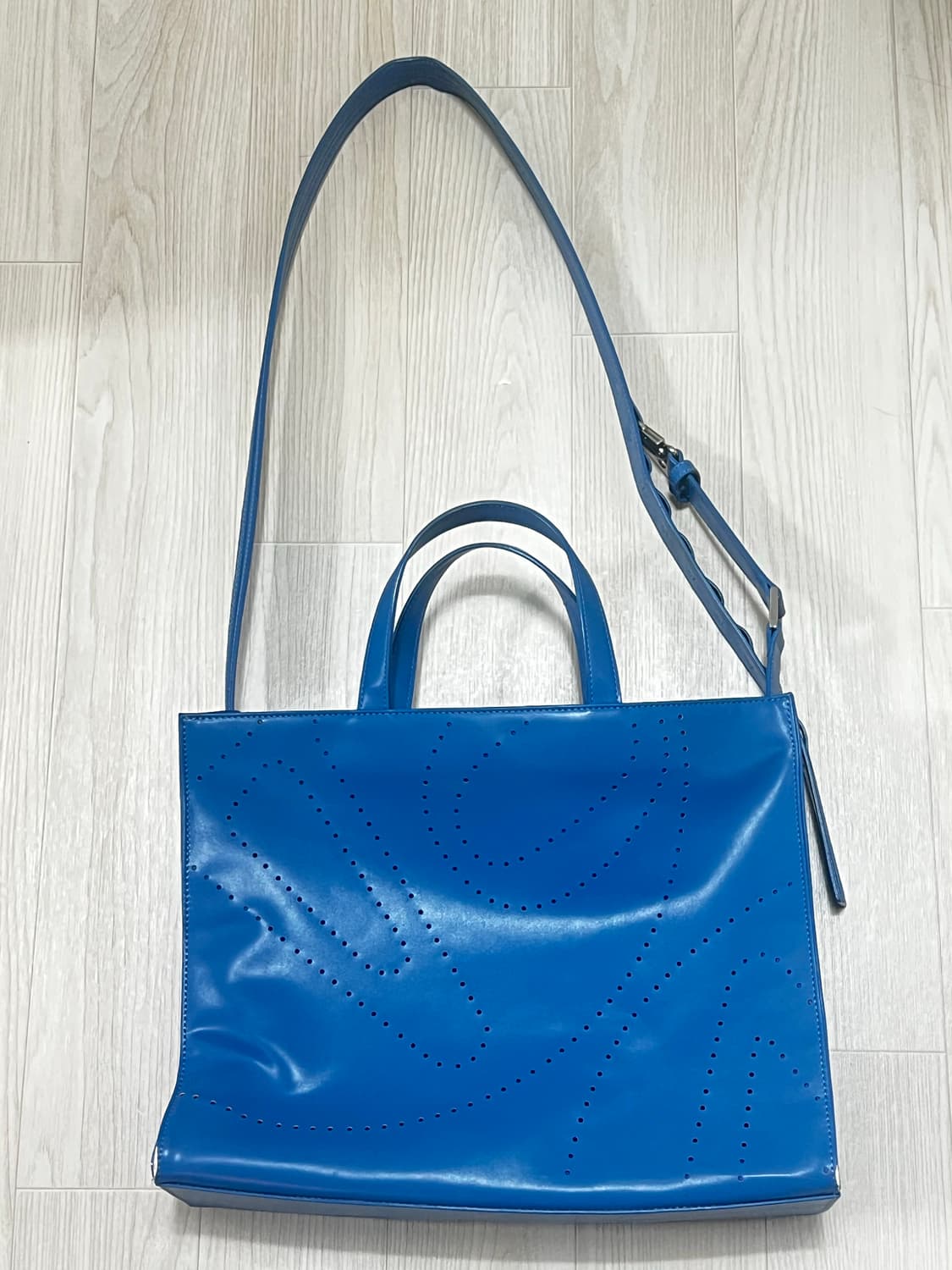 애드오프 PUNCHING LOGO BAG BLUE 상품이미지5