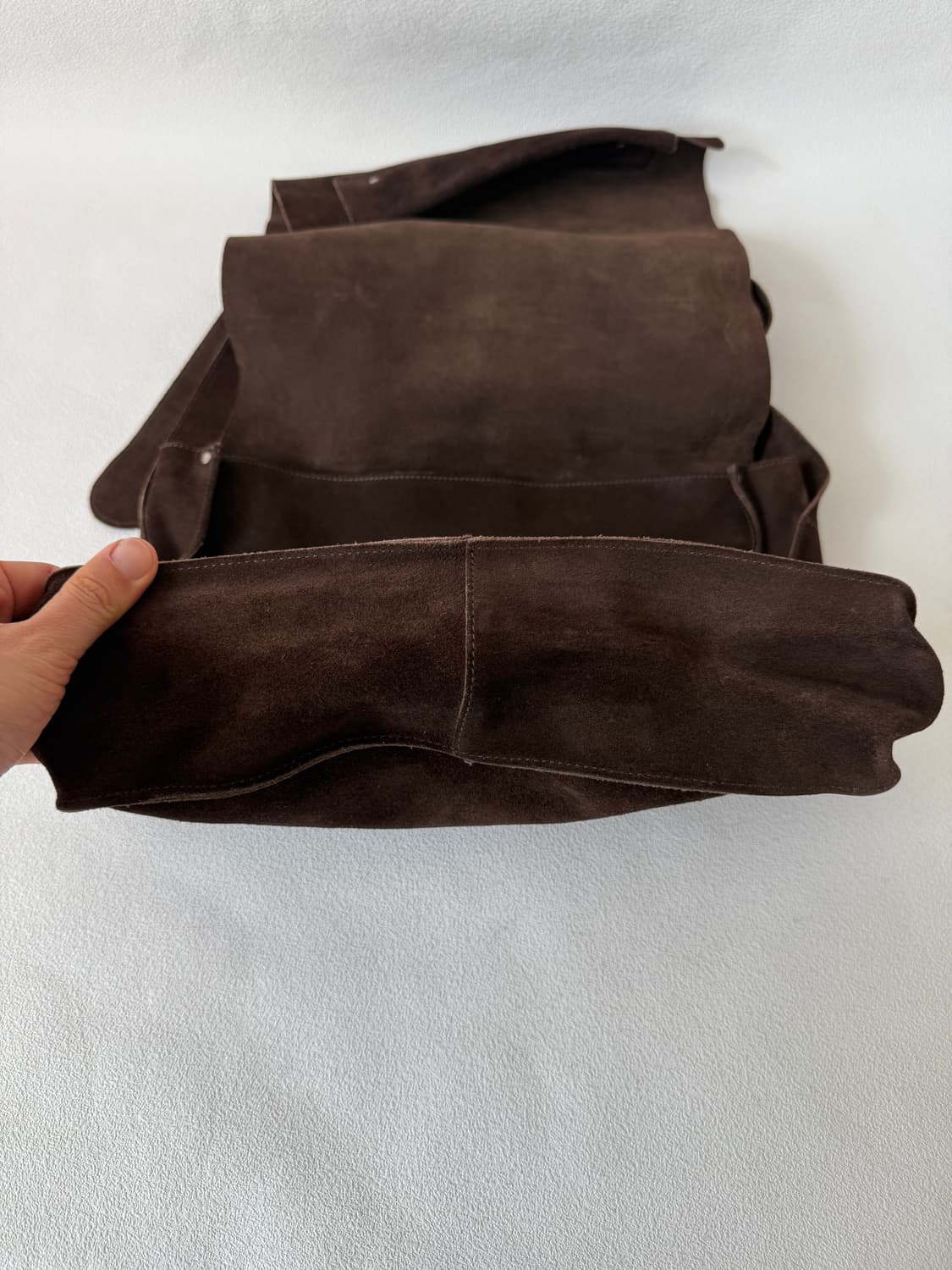 바나나리퍼블릭 레더 스웨이드 크로스백 상품이미지3