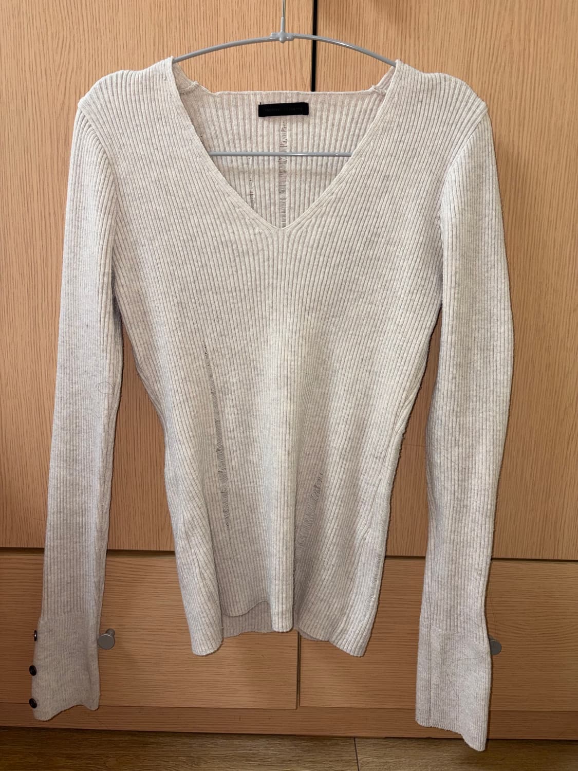 새상품 헬레네파리스 데미지드 브이넥 리브드 니트 오트밀 상품이미지3