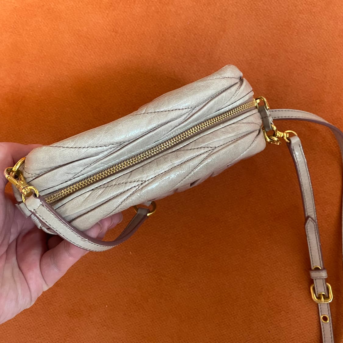 미우미우 마테라쎄 미니 크로스백 상품이미지4