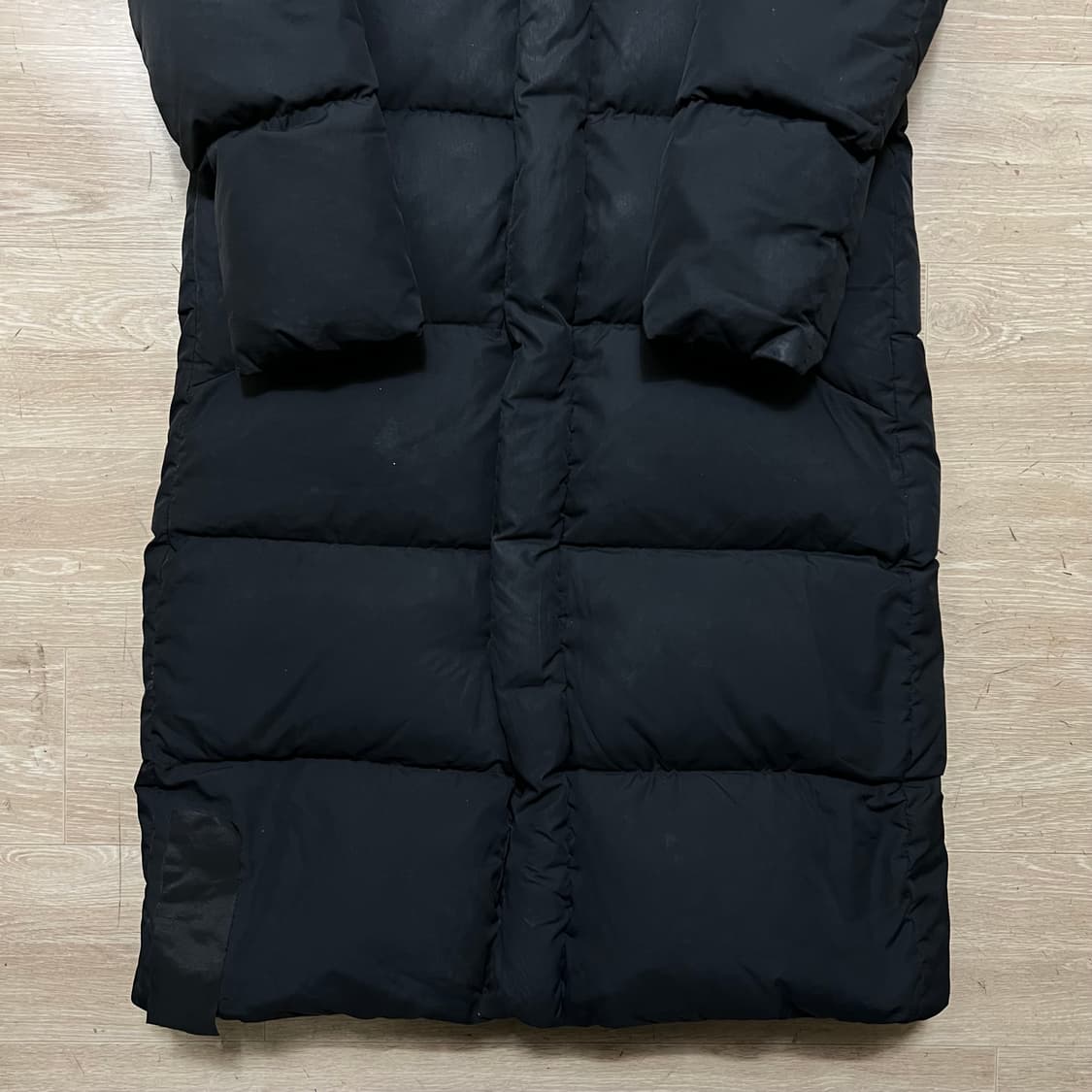 데상트 여성 구스다운 와펜 빅로고 롱패딩 점퍼 [블랙] S/85 상품이미지3