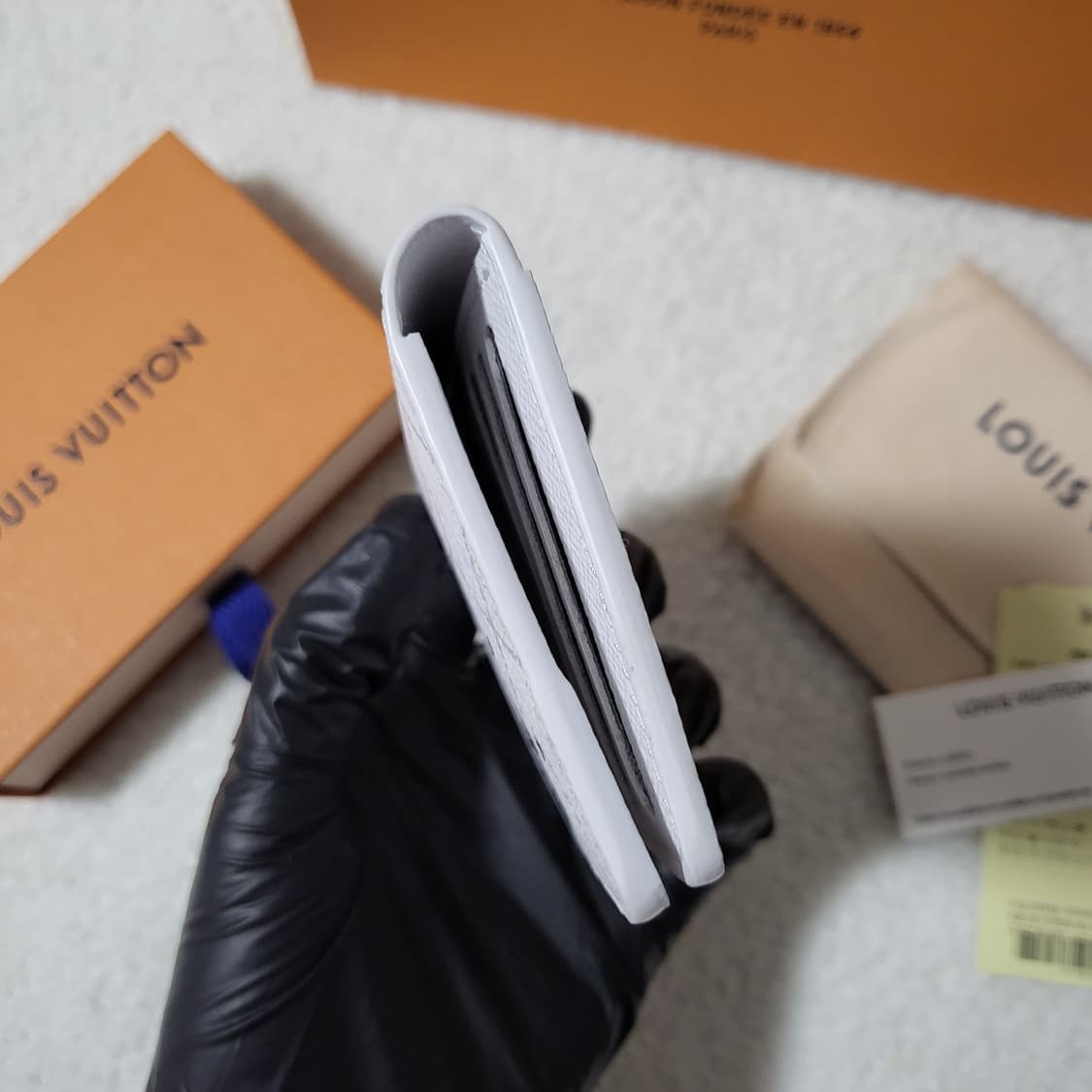 [26년구매/한정판] 루이비통 스키 오거나이저 카드지갑 화이트 상품이미지5