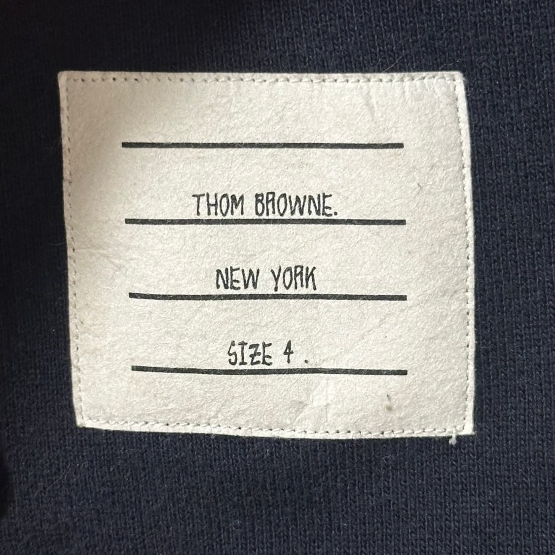 [4] 톰브라운 백삼선 맨투맨 네이비 상품이미지3