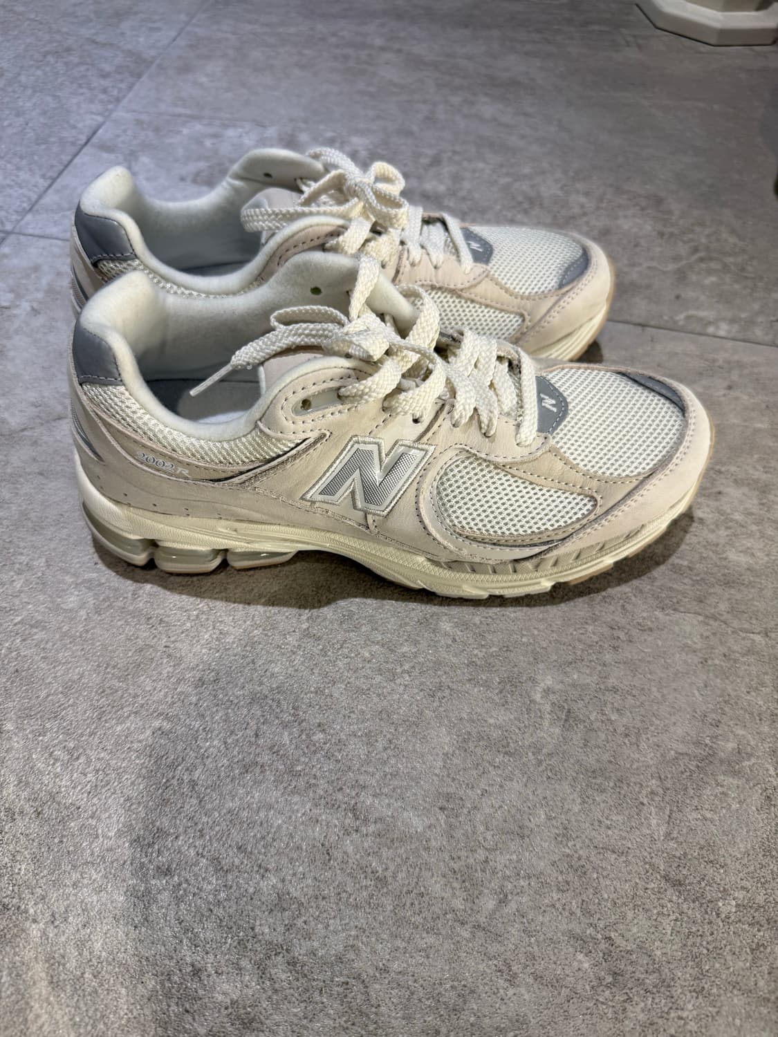 뉴발란스 2002 240 화이트 아이보리 상품이미지4