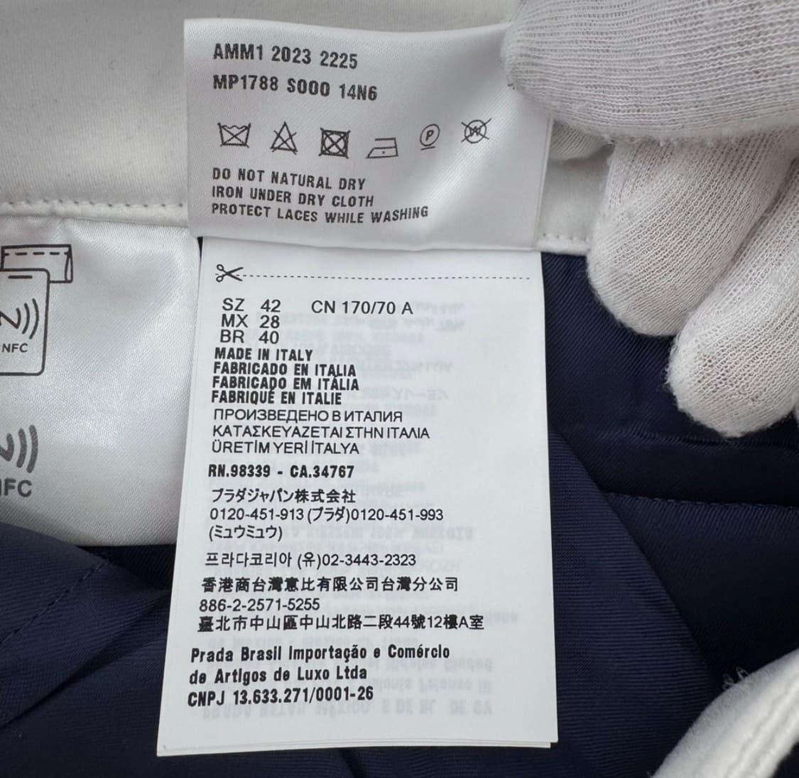 [42] 미우미우 남성 콘트라스트 드로우스트링 새틴 버뮤다 팬츠 반바지 상품이미지9