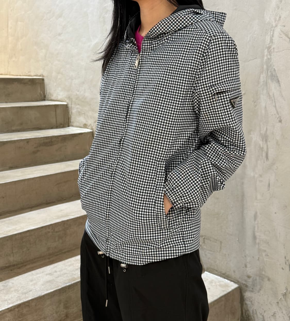 프라다 스포츠 깅엄 체크 나일론 후드 바람막이 자켓 상품이미지2