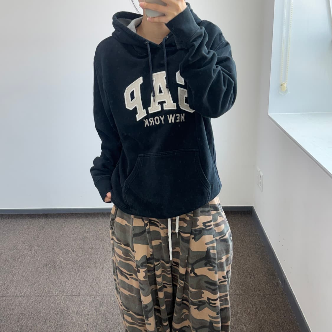 Gap 갭 베이지 로고 블랙 후드티 상품이미지1