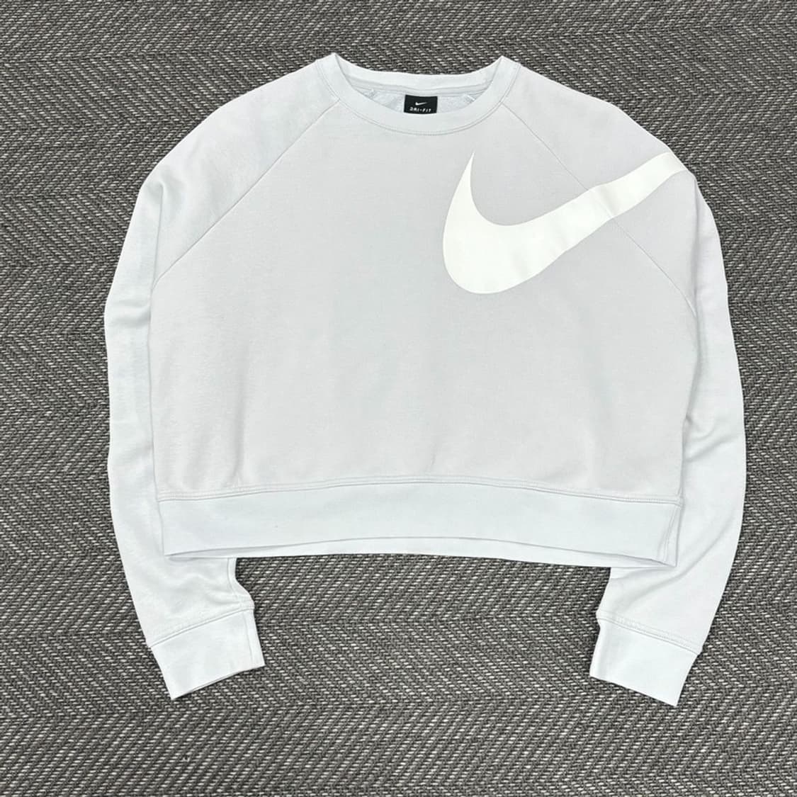 나이키 빅 스우시 크롭 맨투맨 v0390 상품이미지1