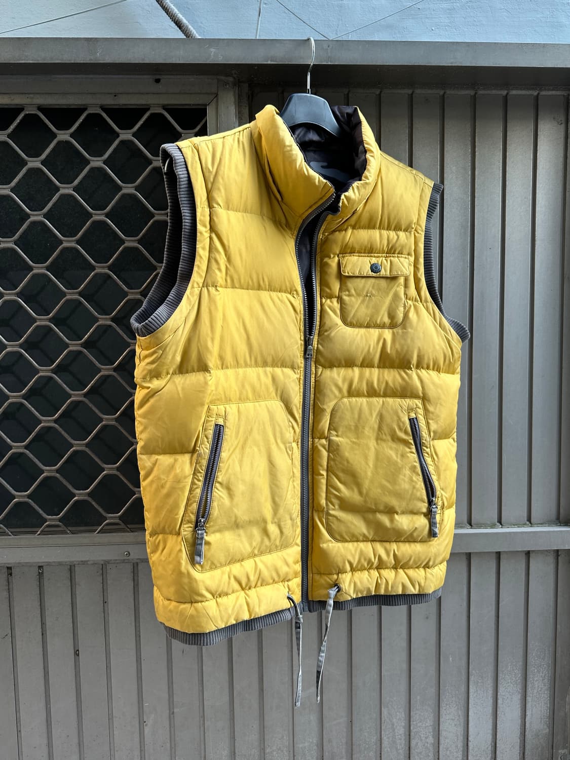 GUESS reversible camo yellow vest 상품이미지4