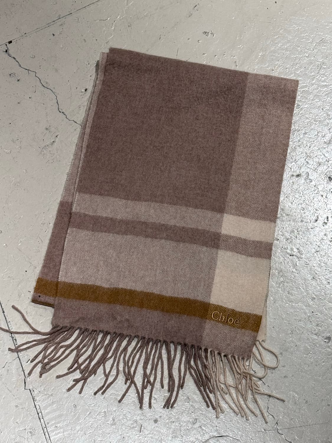 끌로에 체크 베이지 캐시미어 머플러 상품이미지5