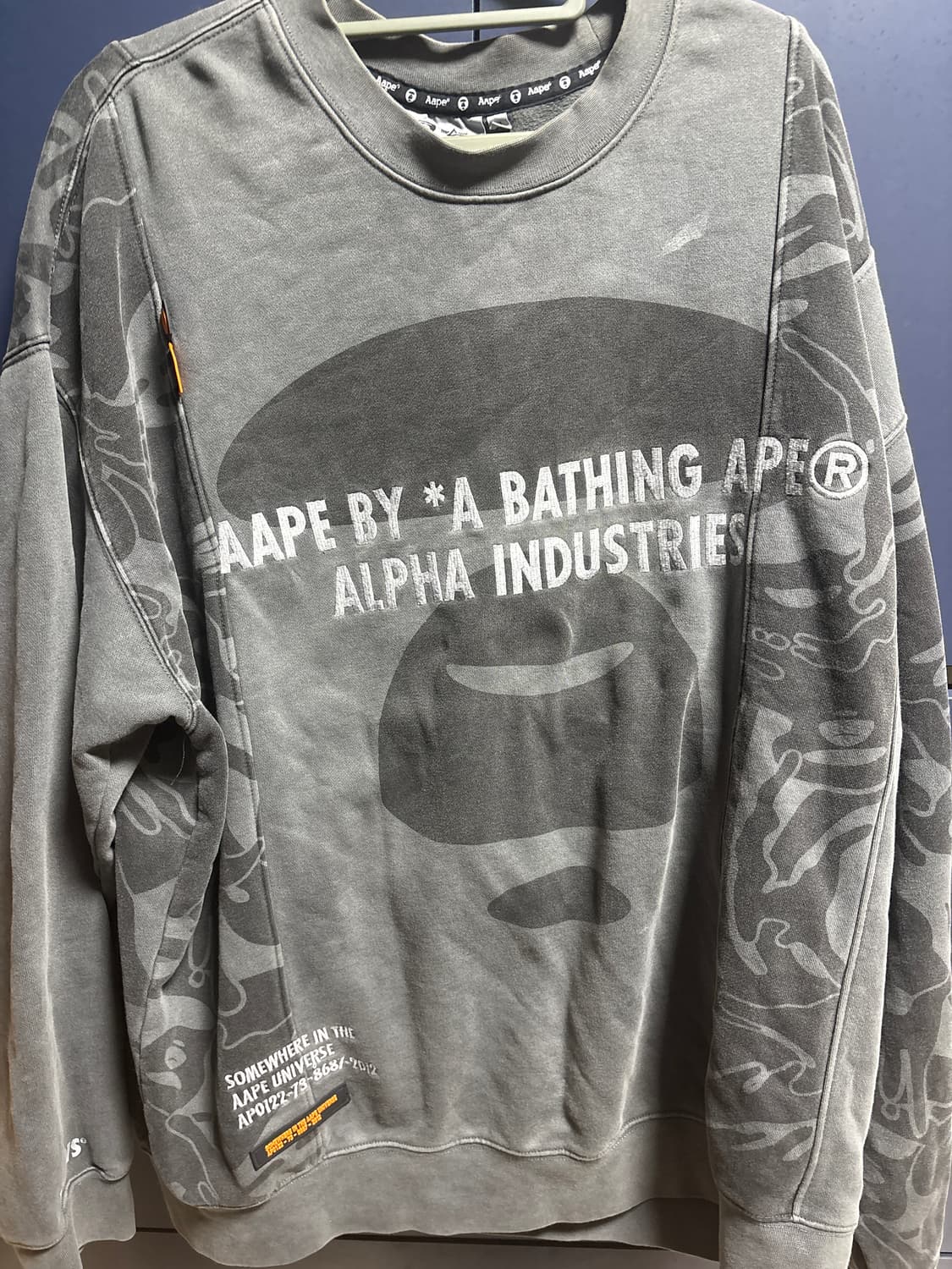 베이프x알파인더스트릿 맨투맨 상품이미지2