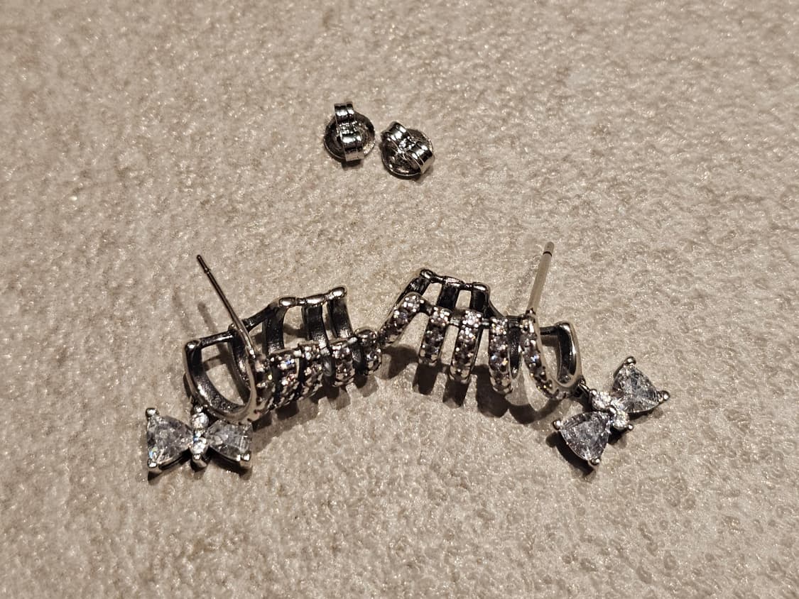 반짝임이 예쁜 925실버 리본 귀걸이 새제품 상품이미지1