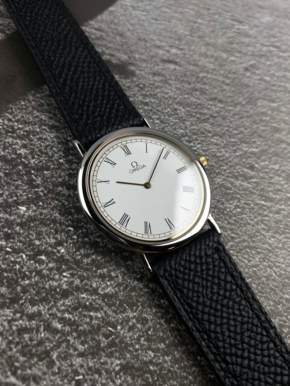 OMEGA round gold line watch unisex 상품이미지4