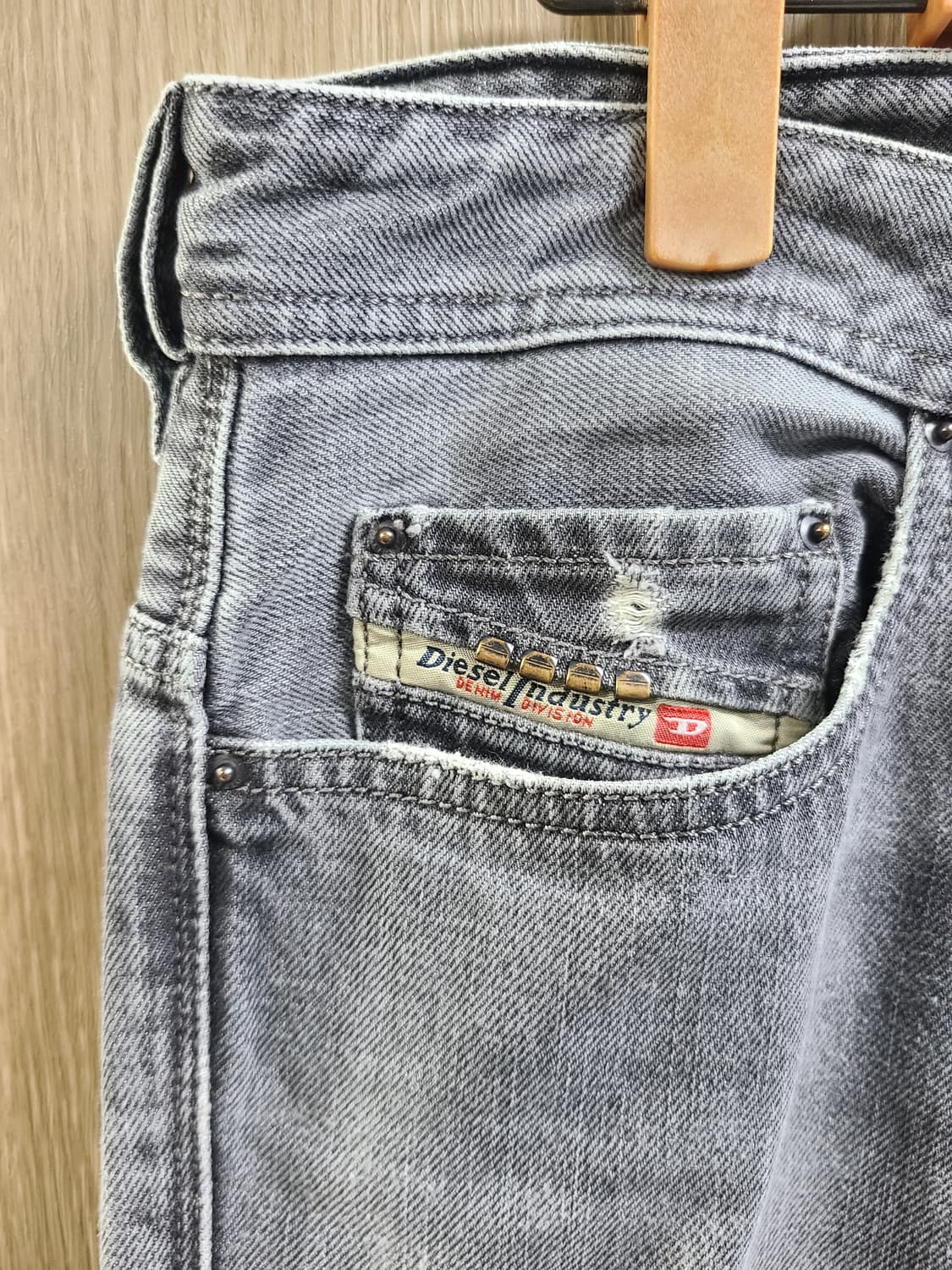 디젤 로우라이즈 그레이 데님 청바지 상품이미지3