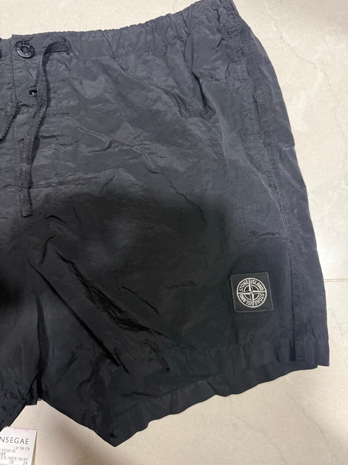 [당일출고,풀박스] 25SS 스톤아일랜드 나일론 반바지 상품이미지2