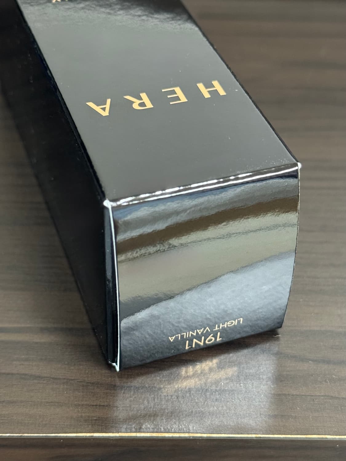 헤라 실키 스테이 파운데이션 19N1 라이트바닐라 24H 롱웨어 파데 상품이미지2