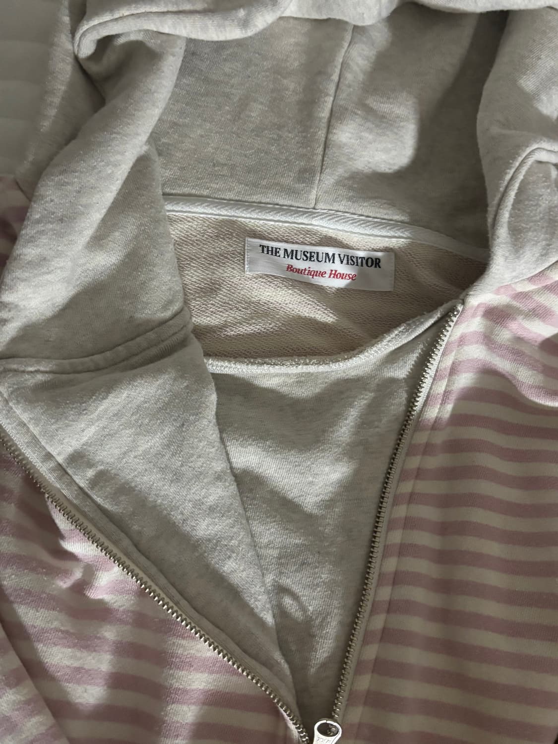 더뮤지엄비지터 후드집업 상품이미지2