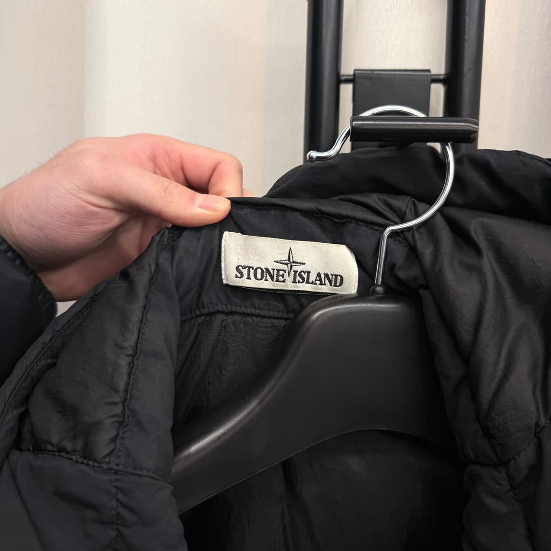 [S] 스톤아일랜드 크링클랩스 후드 패딩 블랙 상품이미지4