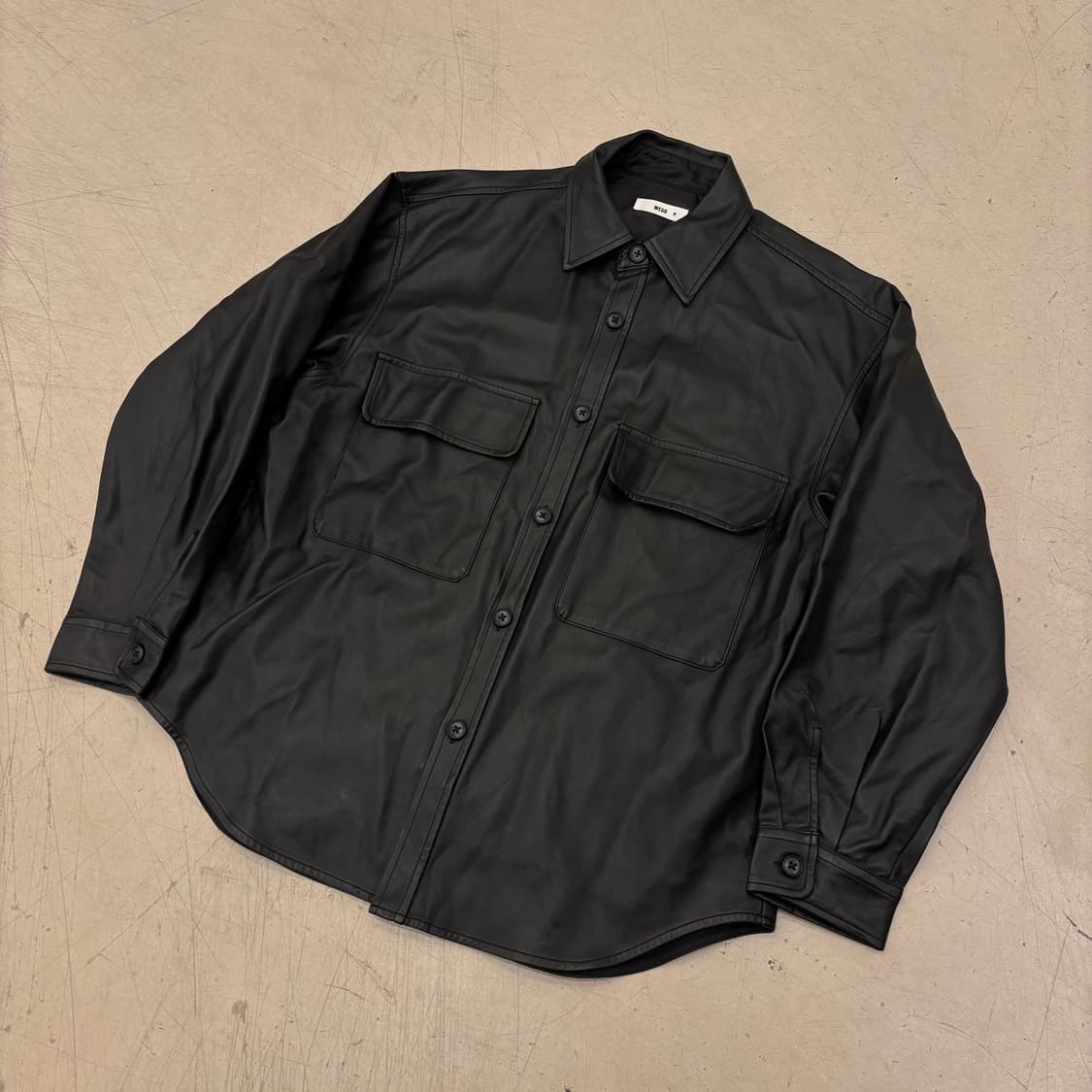 위고 블랙 레더 셔츠 상품이미지1